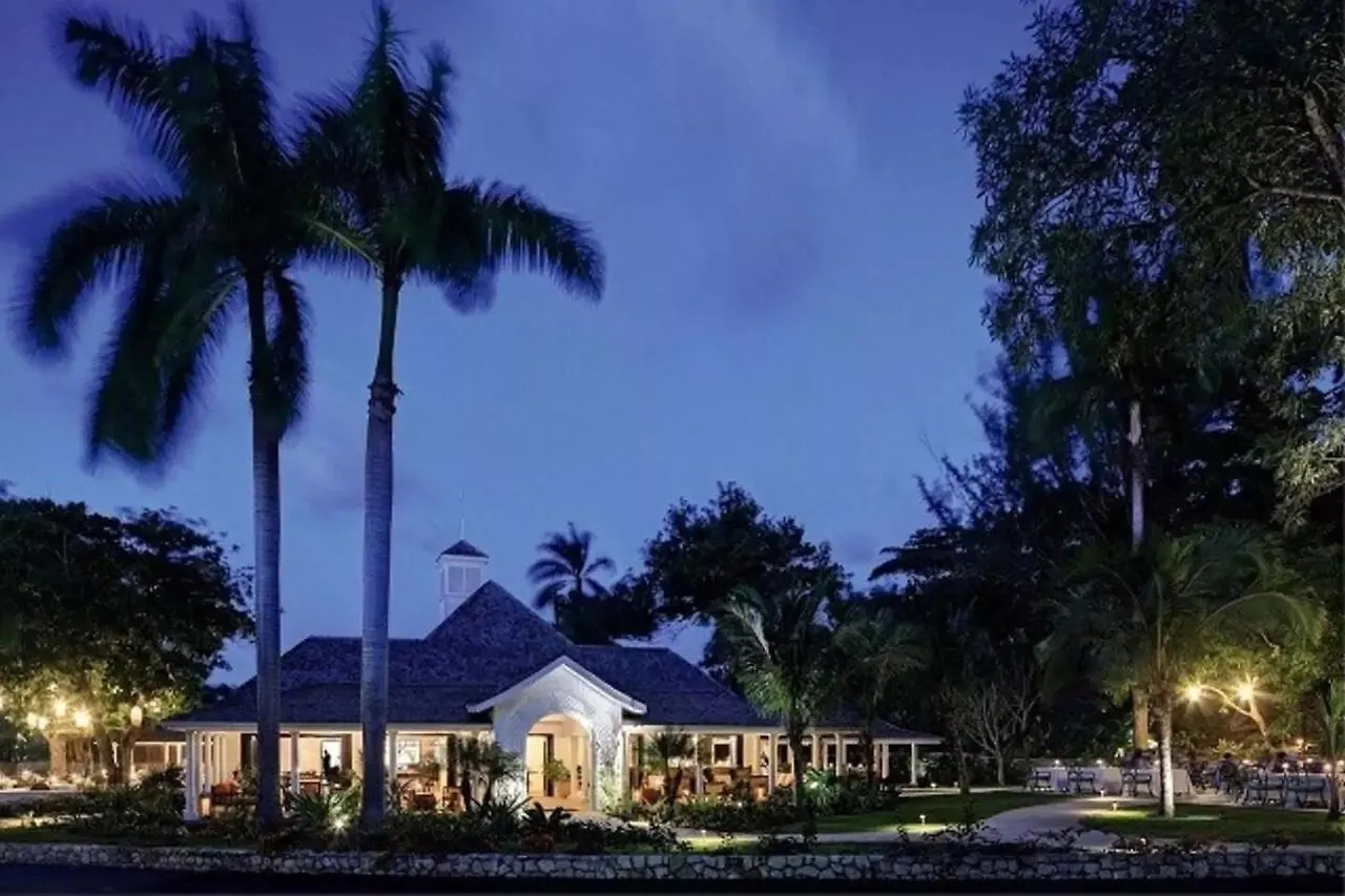 Luxury 2Br Home Facing Beach W/Pool Montego Bay #4 Holiday home